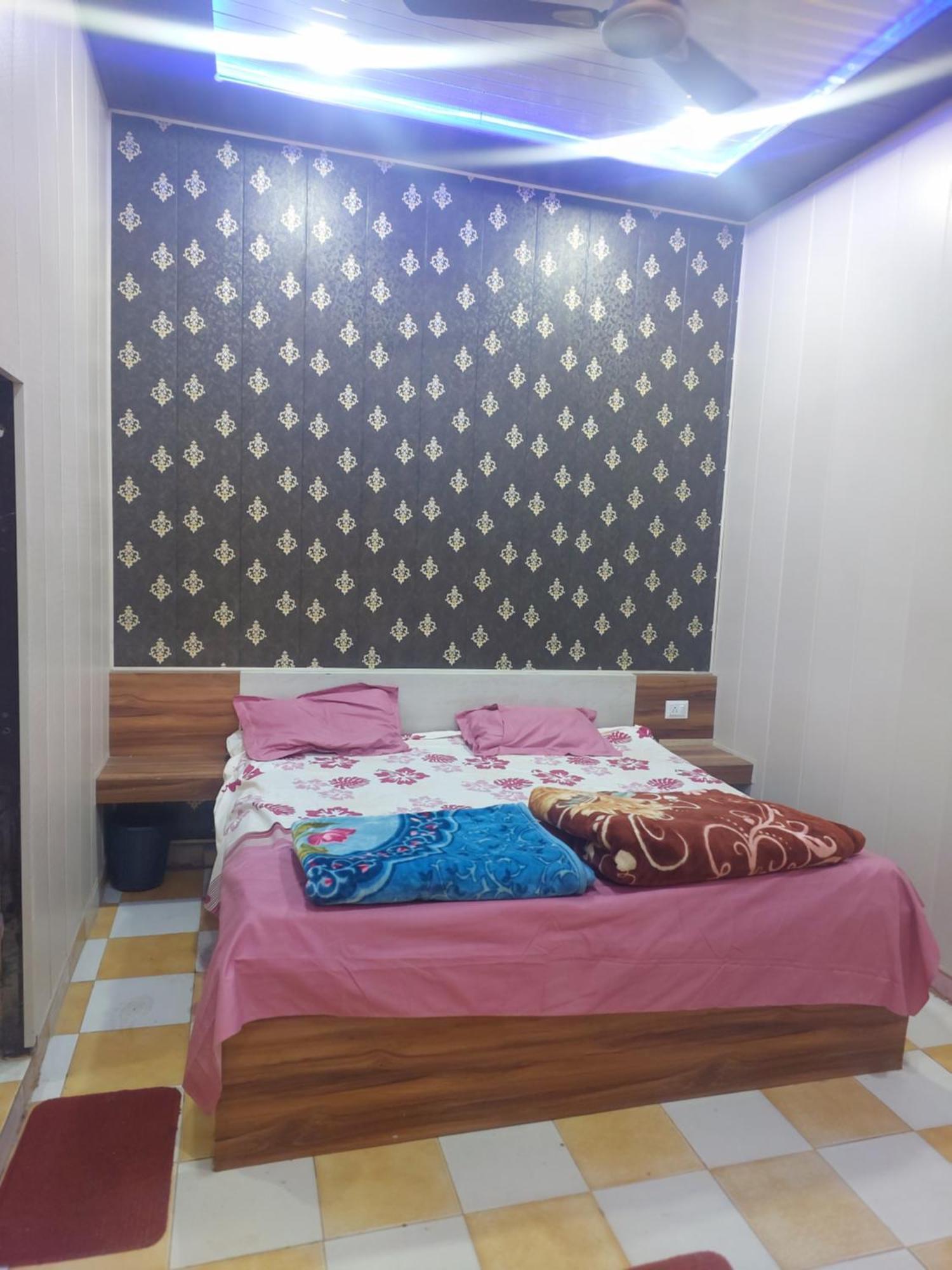 Kanti Devi Seva Sadan Mathura Exterior photo